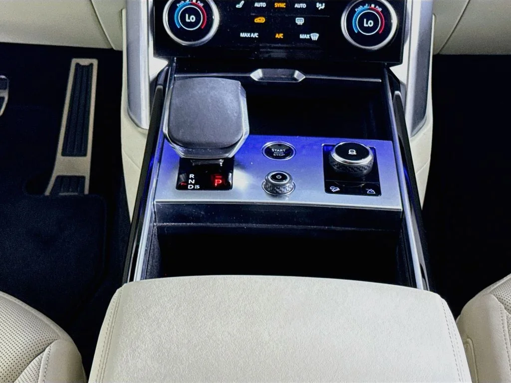 Used 2023 Blue Land Rover SE image 14