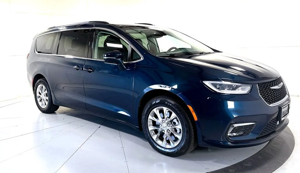 Used 2022 Blue Chrysler Touring L image 1