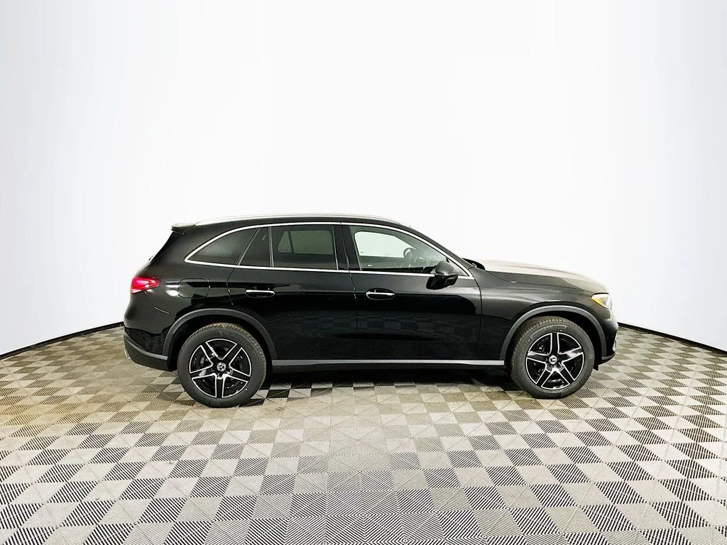Used 2026 Black Mercedes-Benz GLC 300 image 7