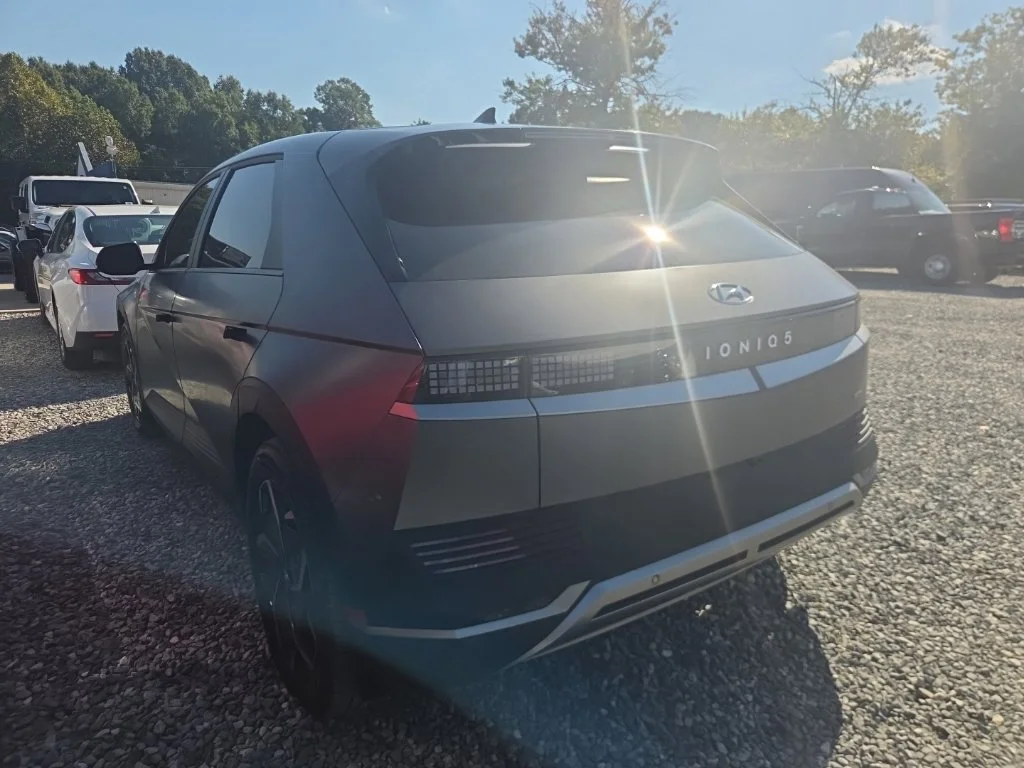 Used 2024 Gray Hyundai SEL image 4