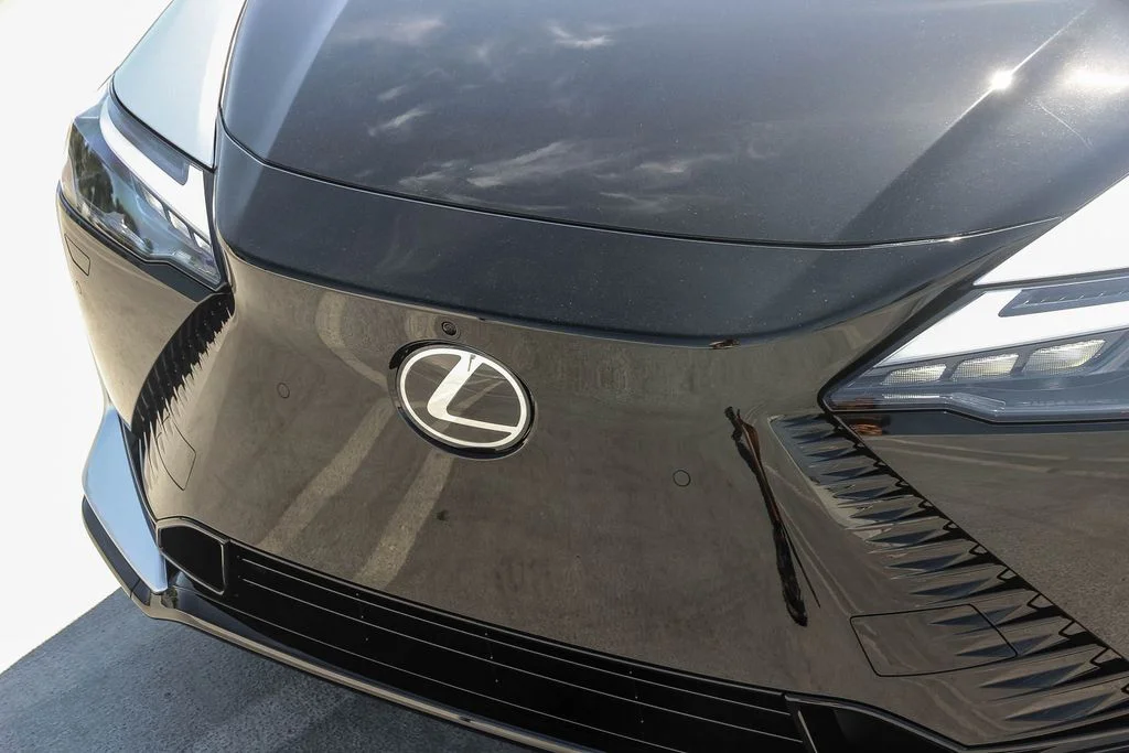 New 2026 Iridium and Black Onyx Lexus  550e F SPORT AWD image 9