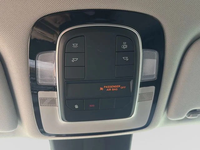 Used 2022 Silver Hyundai SEL image 31