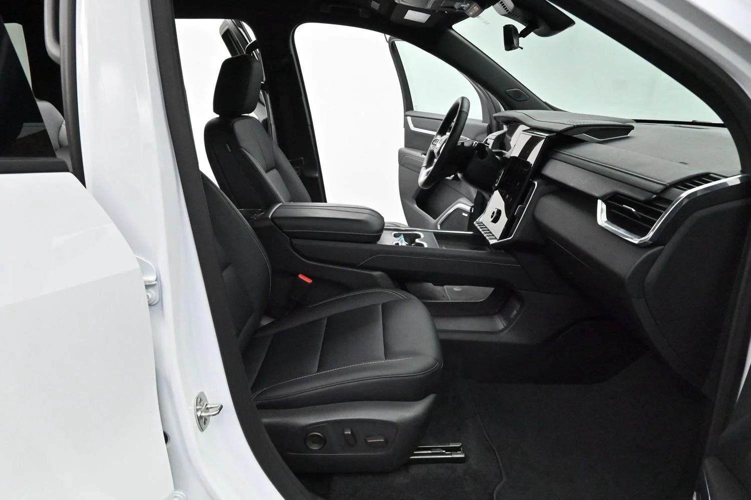 Used 2026 Summit White GMC Elevation image 30