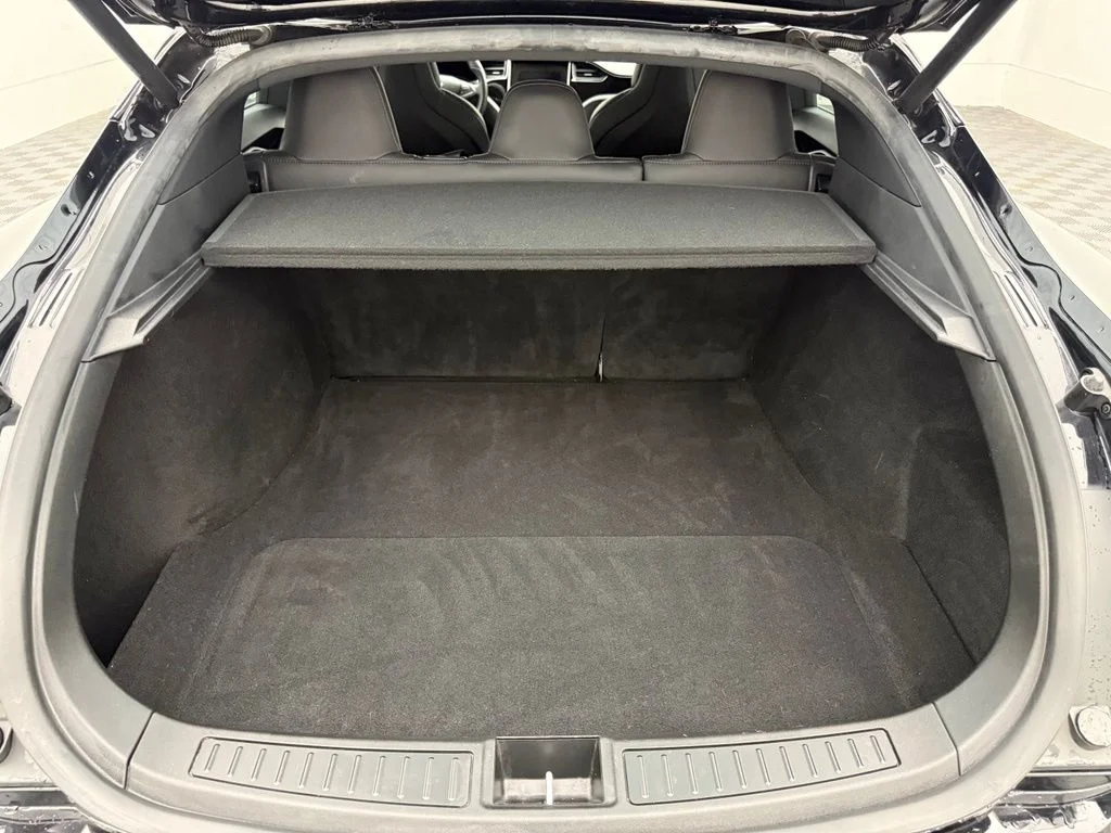 Used 2018 Black Tesla 75D image 10