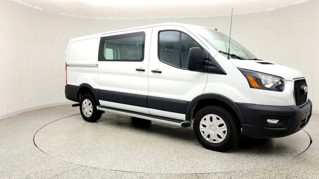 Used 2025 Oxford White Ford T-250 130"" Low Rf 9070 GVWR RWD image 3