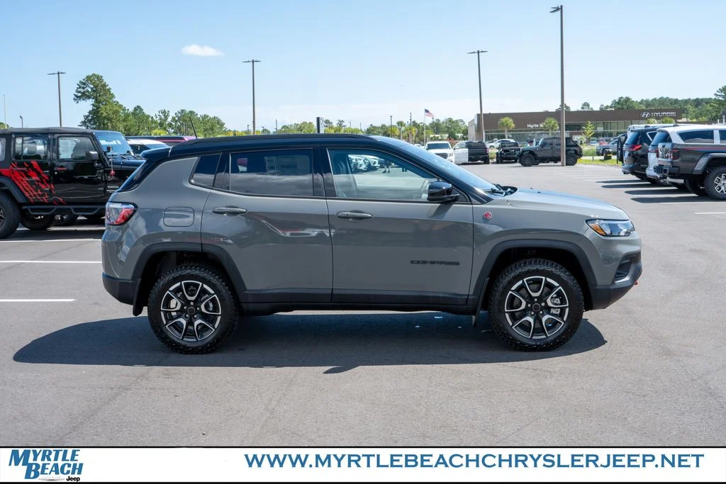 New 2026 Sting-Gray Clear-Coat Exterior Paint Jeep Trailhawk image 7
