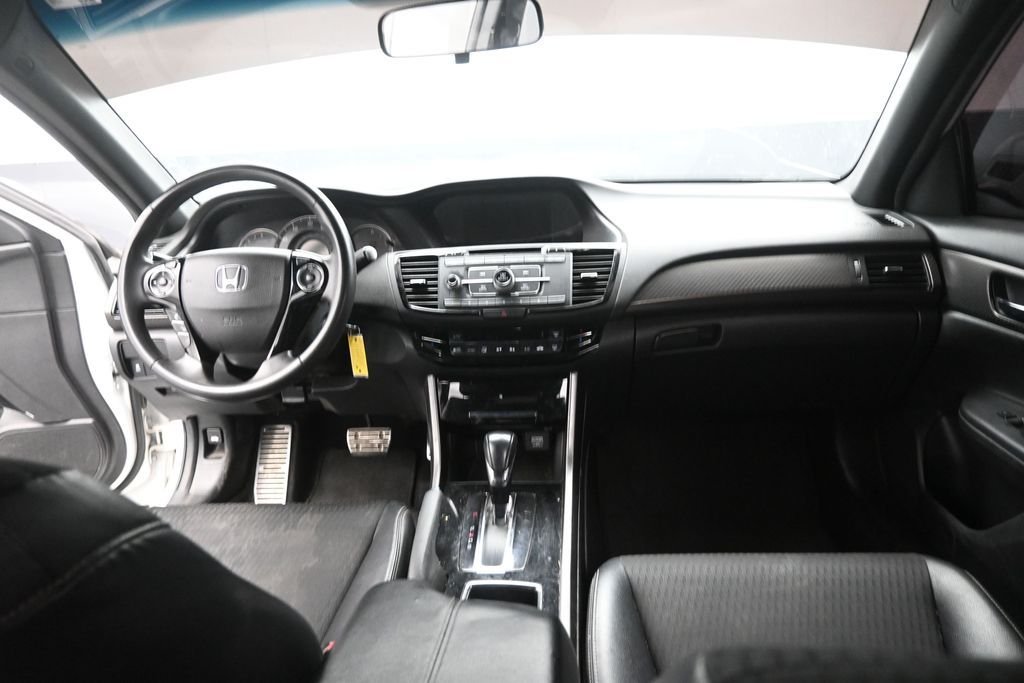 Used 2016  Honda Sport image 12