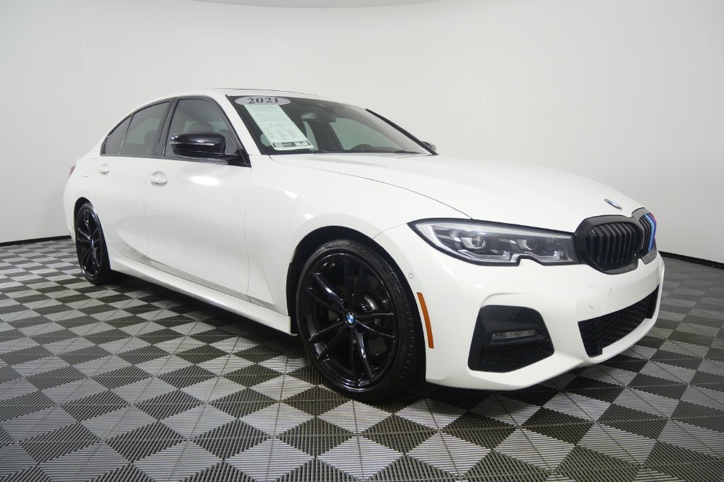 Used 2021 Alpine White BMW 330i image 2