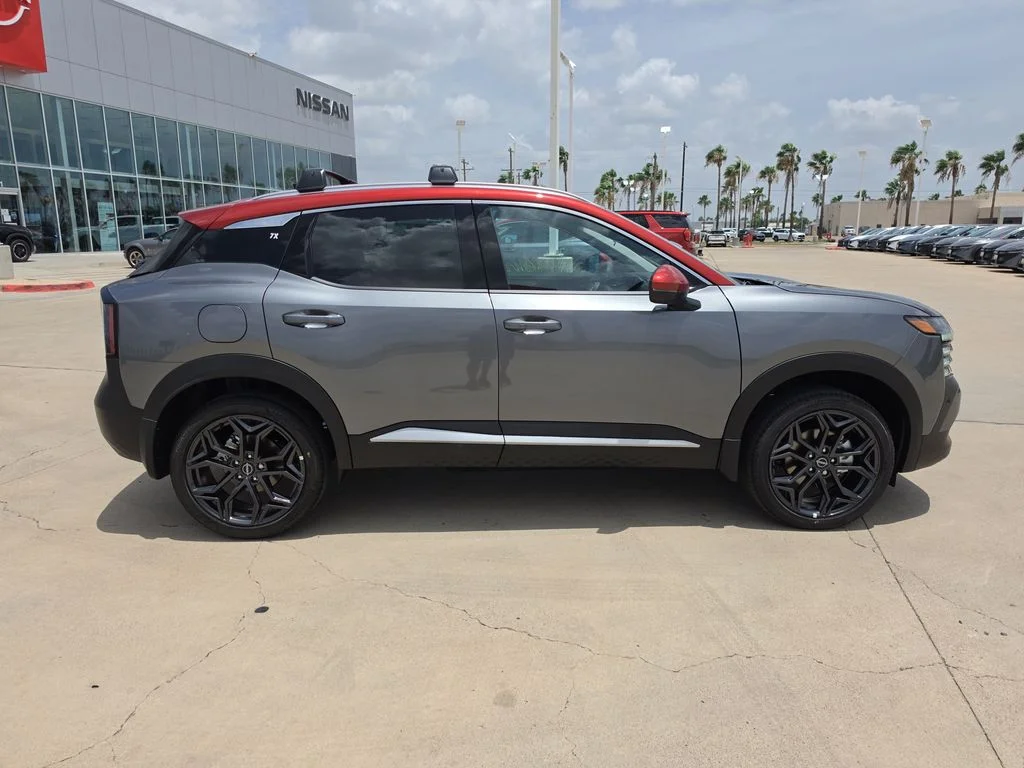 New 2026 Gun Metallic / Scarlet Ember Tintcoat Two-tone Nissan SR image 8