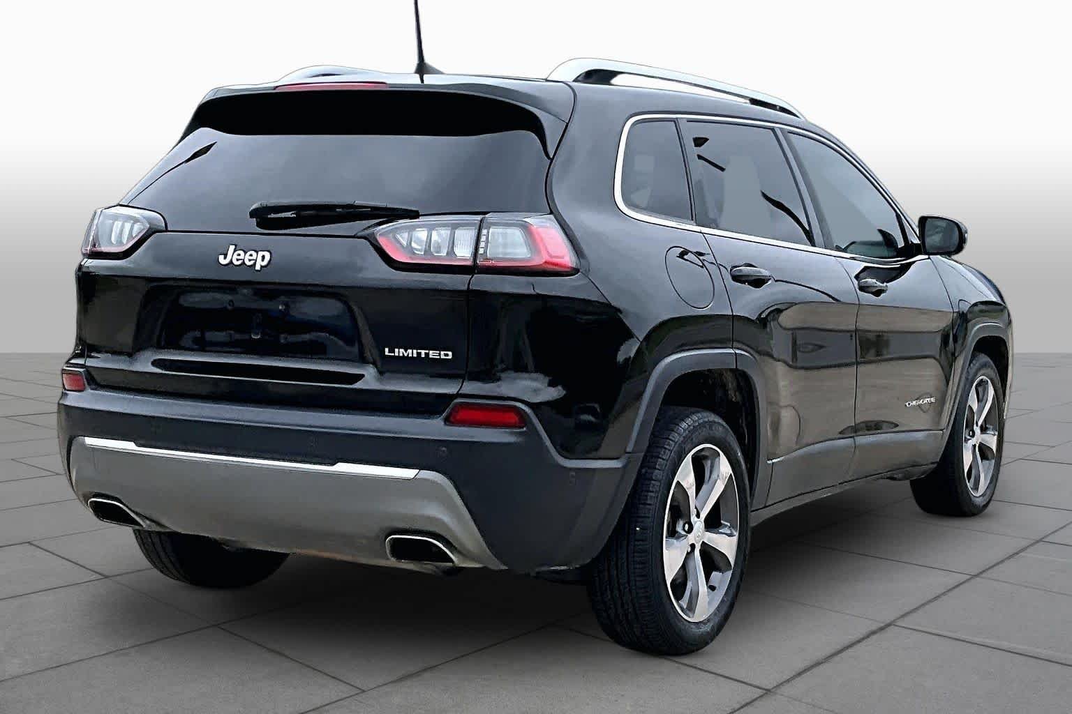 Used 2020 Diamond Black Crystal Pearlcoat Jeep Limited image 13