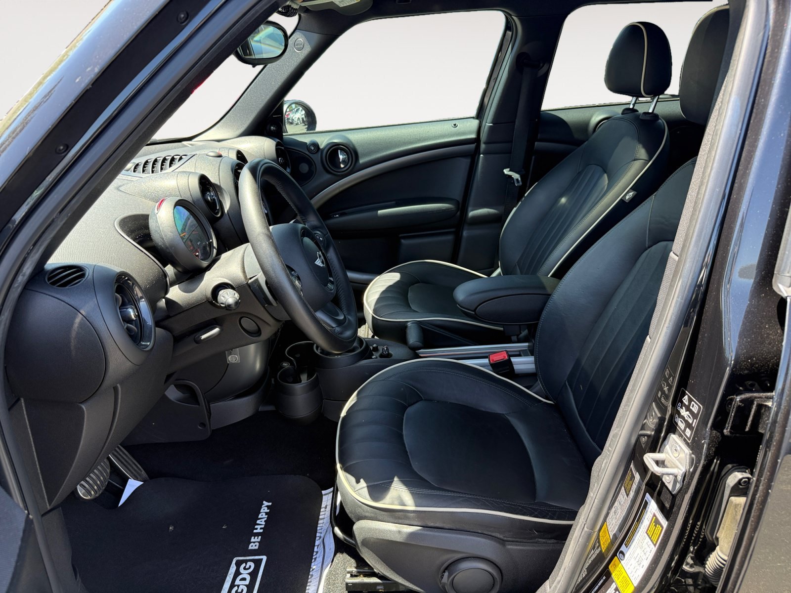 Used 2016 Black Metallic MINI Base image 10