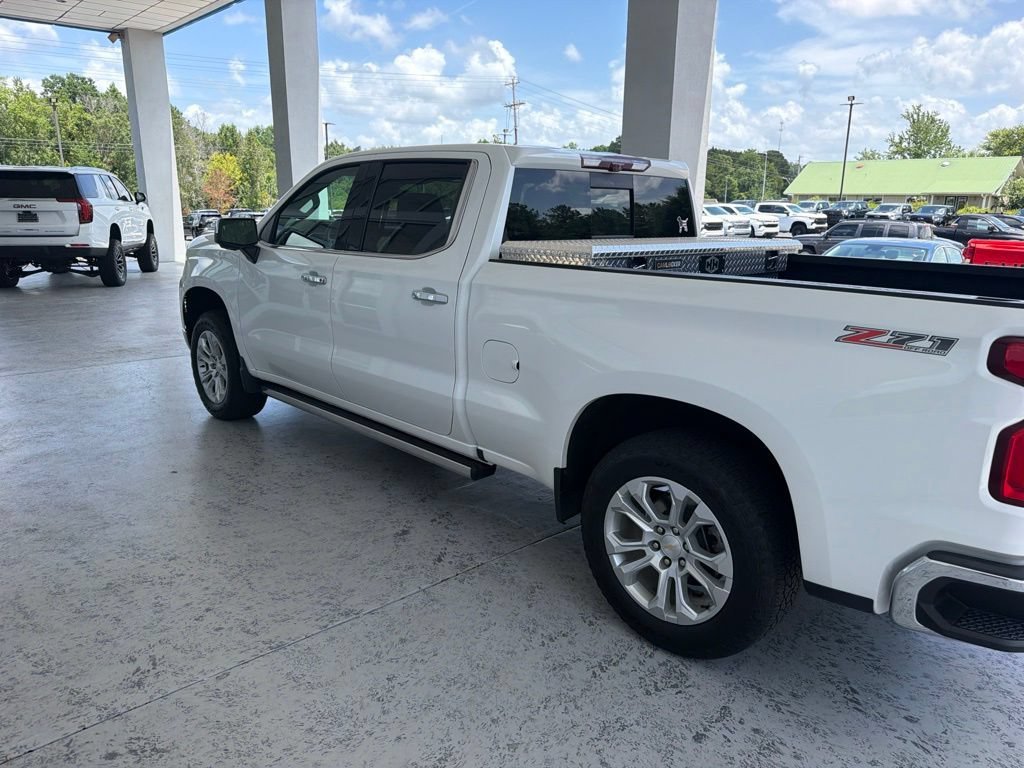 Used 2023 Iridescent Pearl Tricoat Chevrolet LTZ image 5