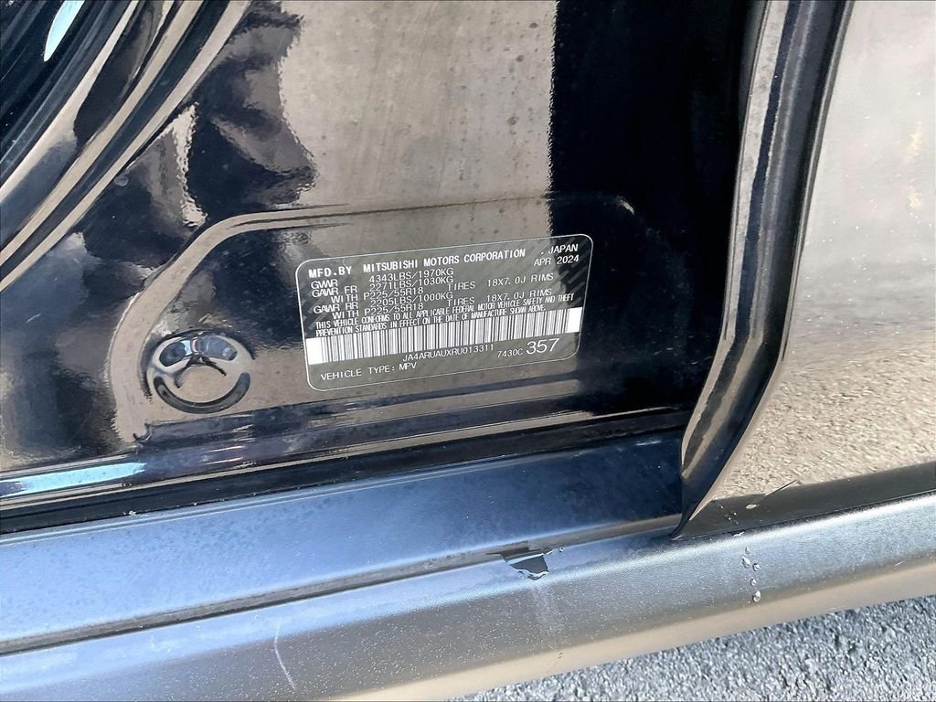 Used 2025 Gray Mitsubishi SE image 32