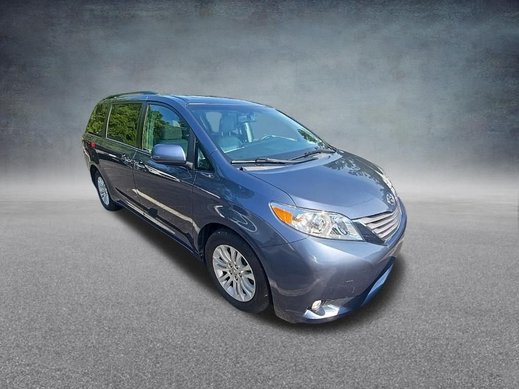 Used 2017 Shoreline Mist Toyota XLE Premium image 2