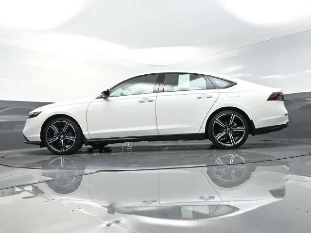 Used 2026 White Honda SE image 34