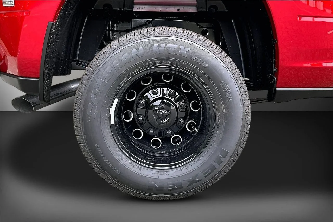 New 2026 Molten Red Pearl-Coat Exterior Paint RAM Big Horn image 33