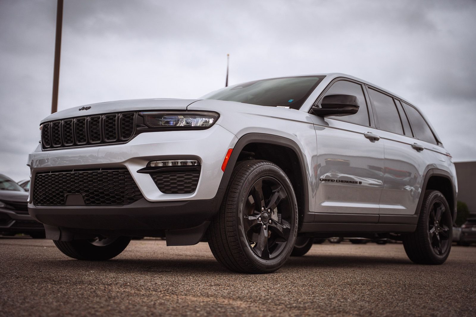 Certified Used 2023 Silver Jeep Limited image 4