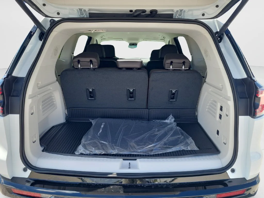 New 2027 Summit White GMC Denali image 9