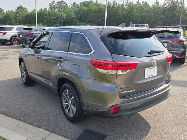 Used 2019 Gray Toyota XLE image 10