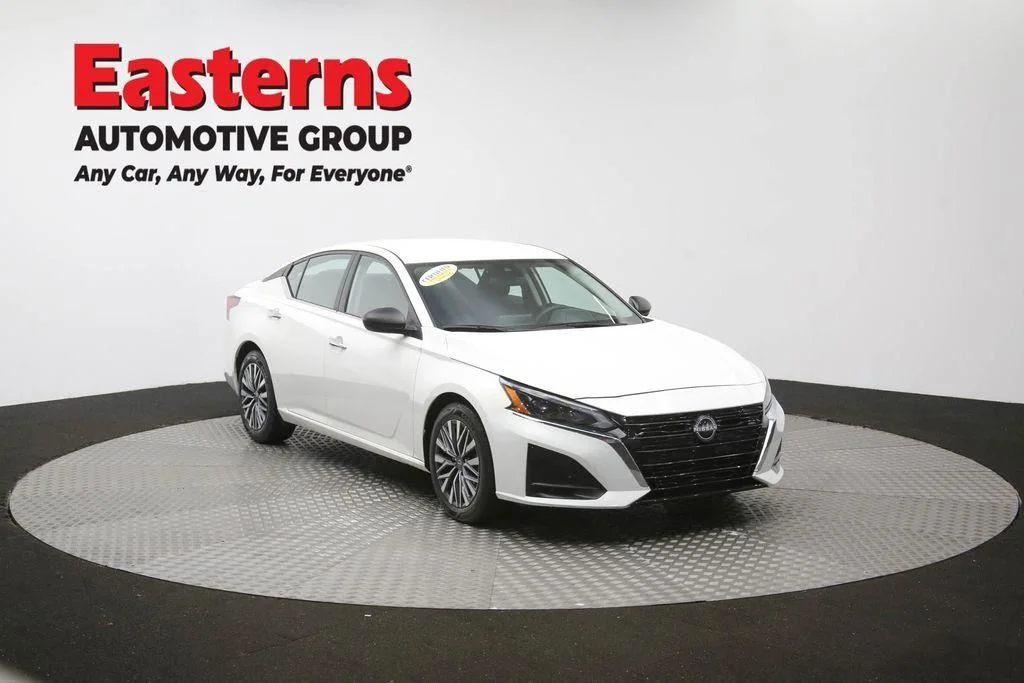 Used 2025 White Nissan 2.5 SV image 53