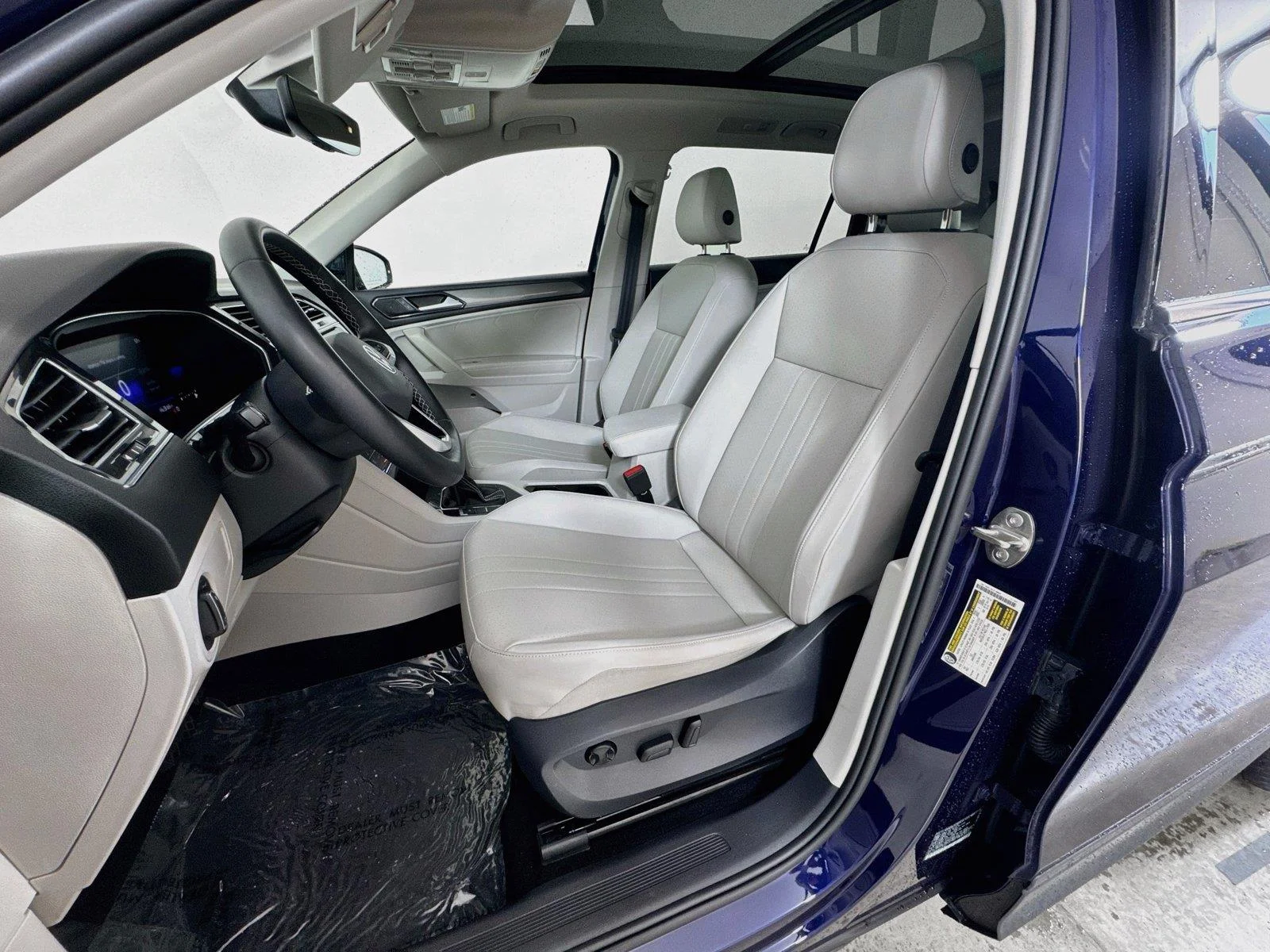 Used 2023 Atlantic Blue Metallic VOLKSWAGEN SE image 20