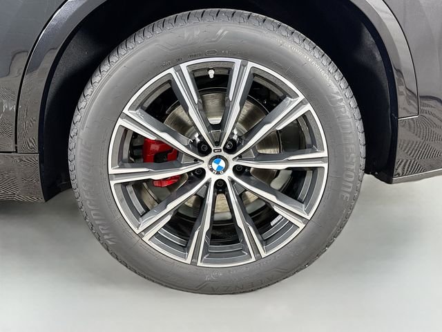 New 2026 Black Sapphire Metallic BMW xDrive40i image 32