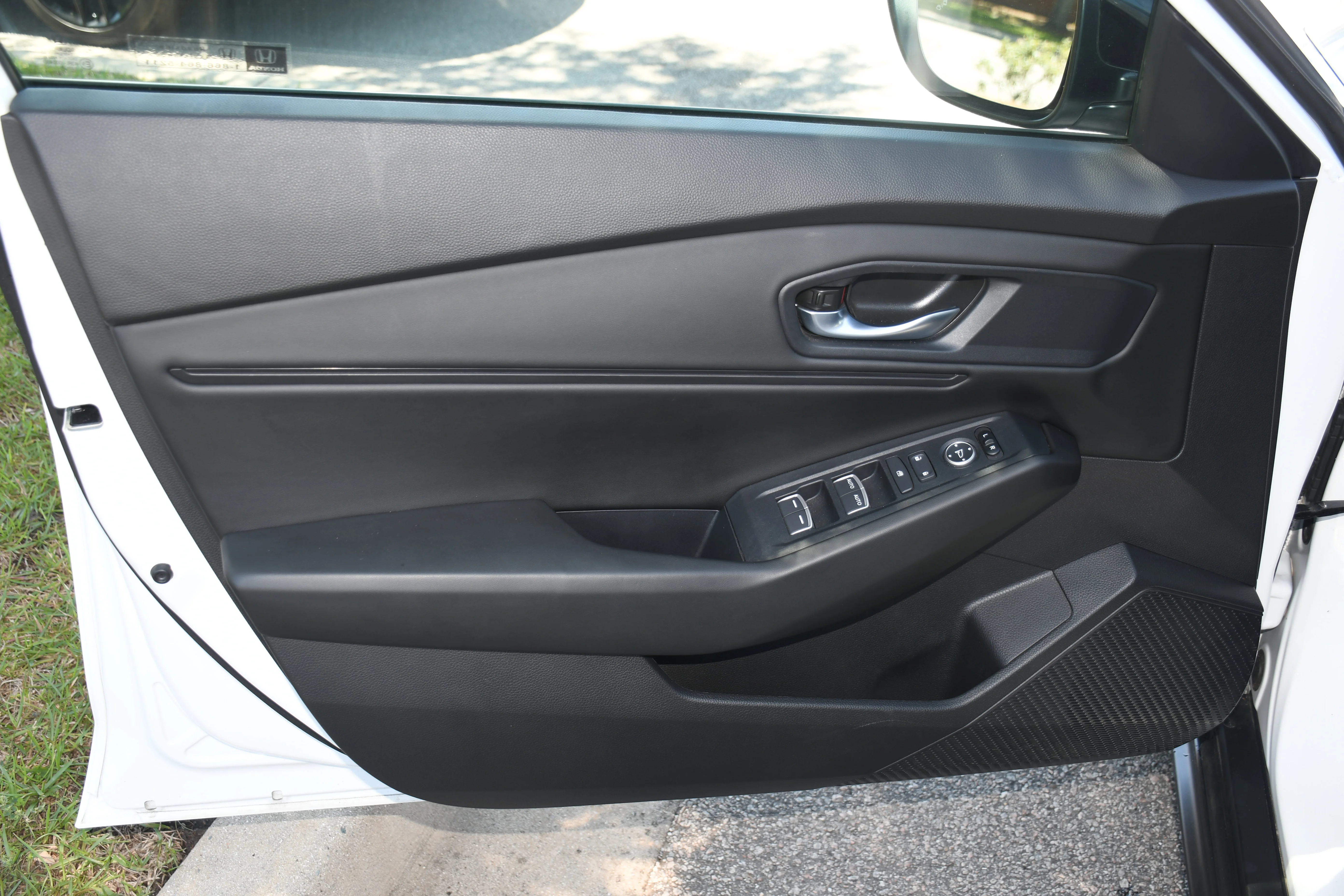 Used 2025  Honda SE image 10