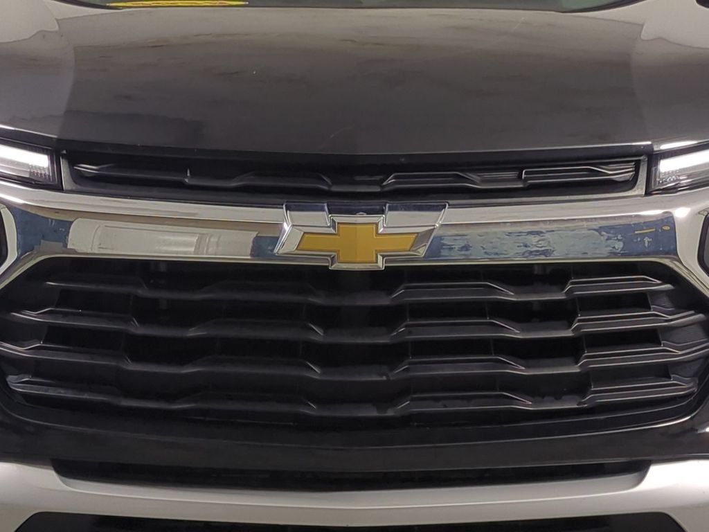 Used 2025 Black Chevrolet LT image 4