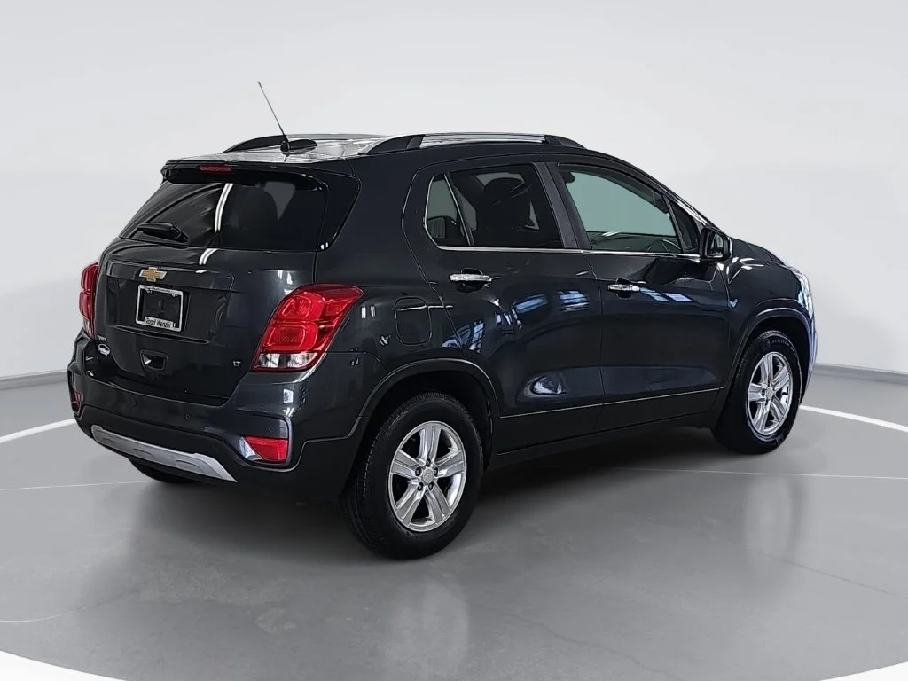 Used 2017 Gray Chevrolet LT image 3