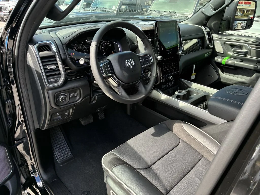 New 2026 Diamond Black Crystal Pearl-Coat Exterior Paint RAM Laramie image 11
