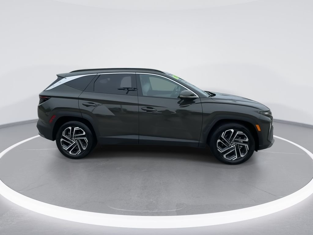 Used 2025 Green Hyundai Limited image 9