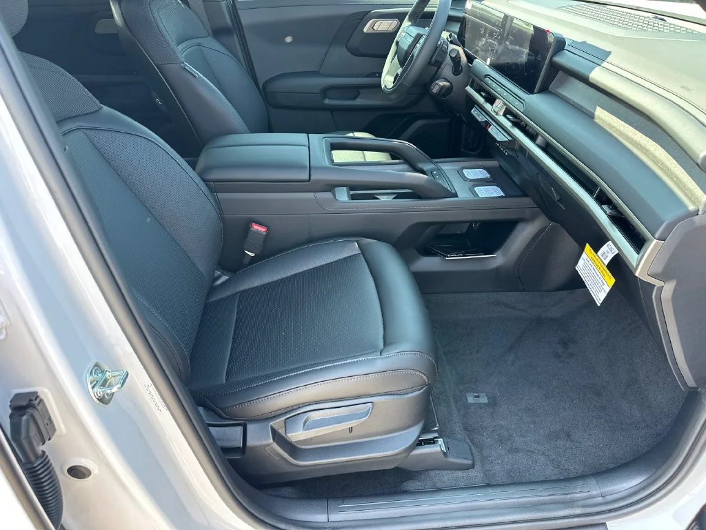 New 2027 White Kia S image 13