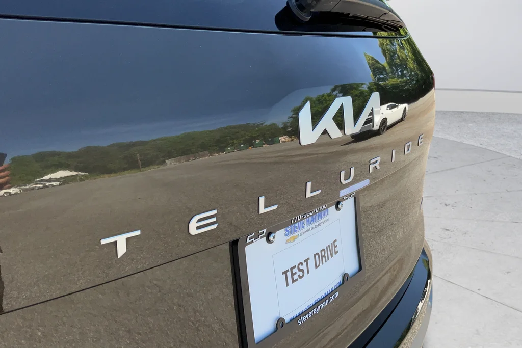 Used 2023 Green Kia S image 27