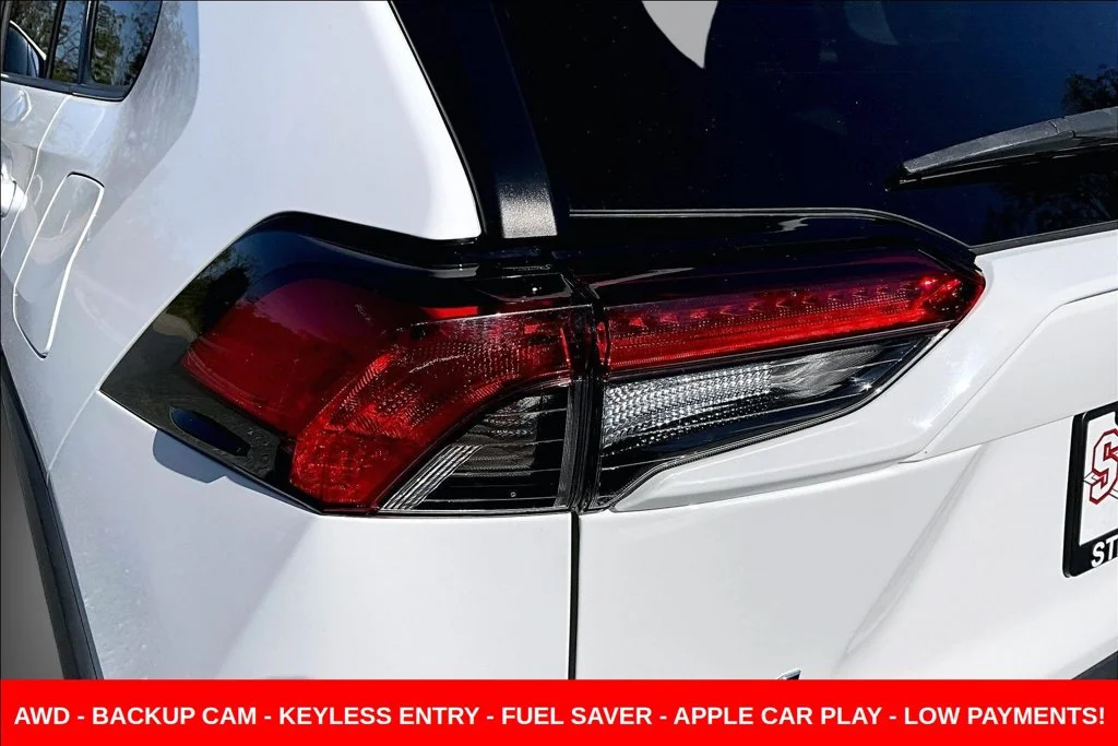 Used 2020 White Toyota XLE image 28