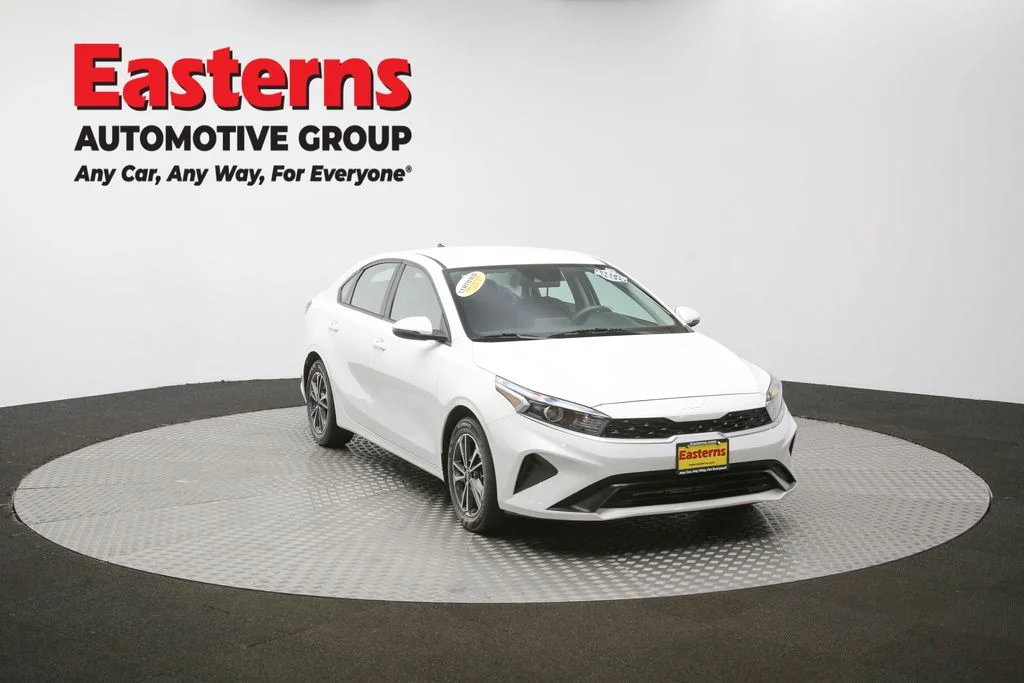 Used 2022 White Kia LXS image 45