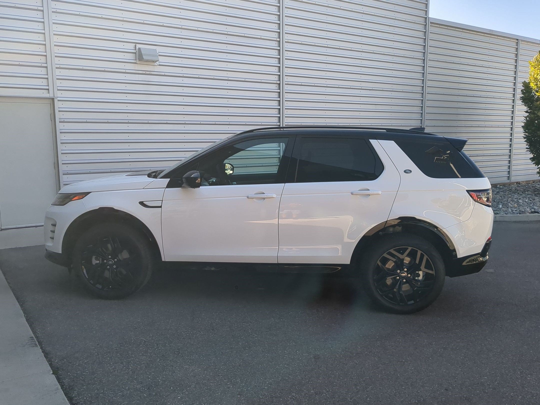 New 2026 Fuji White Land Rover Landmark image 9