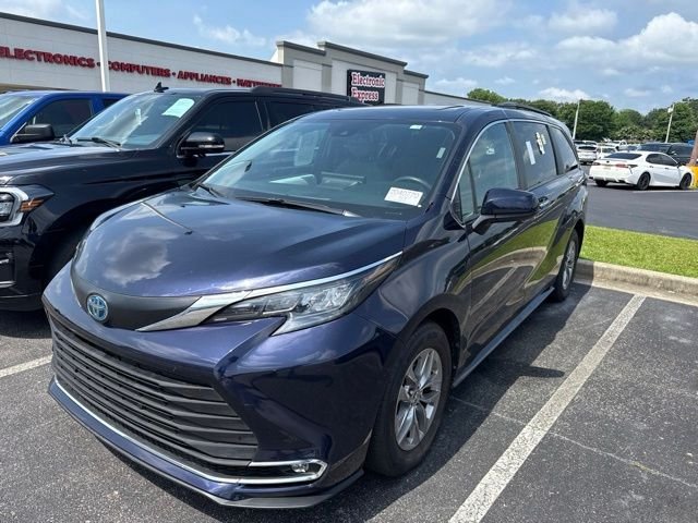 2025 Toyota Sienna XLE