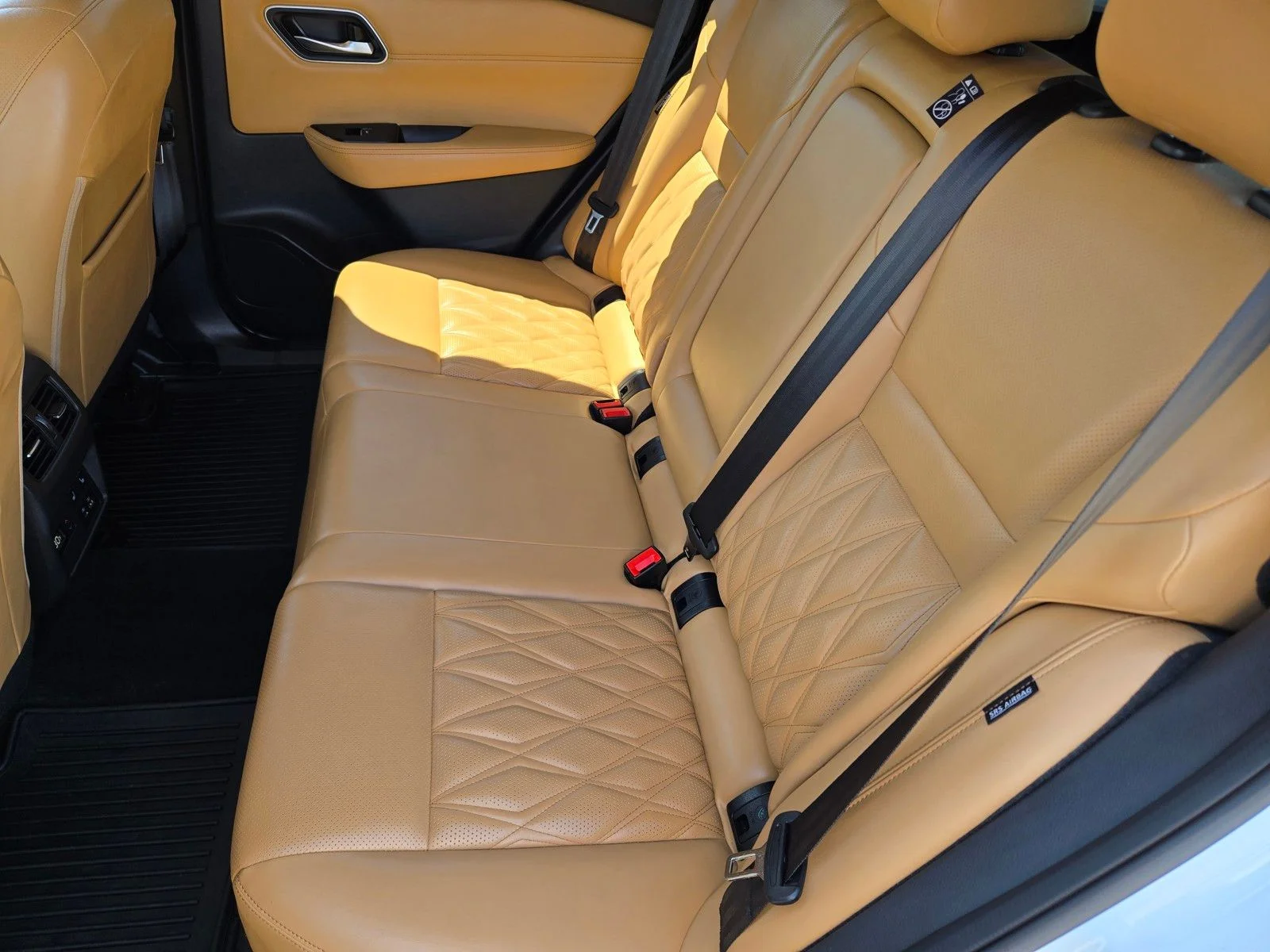 Used 2021 Pearl White Tricoat Nissan Platinum image 13