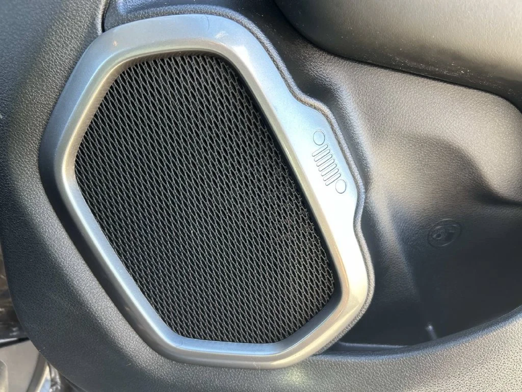 Used 2020 Gray Jeep Limited image 27