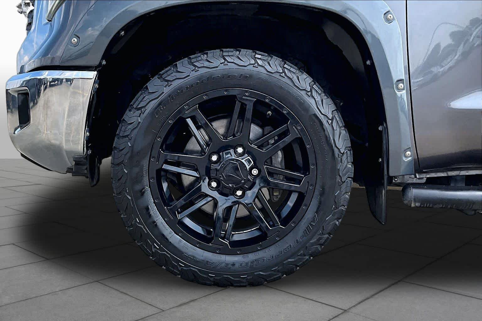 Used 2018 Magnetic Gray Metallic Toyota SR5 image 11