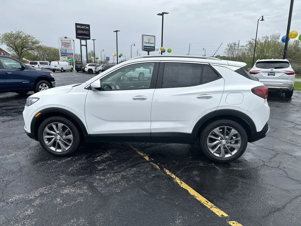 Used 2021 White Buick Select image 5