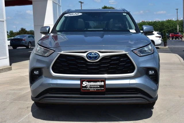 Used 2020 Blue Toyota XLE image 3