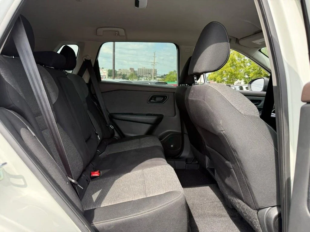 Used 2022 White Nissan S image 11