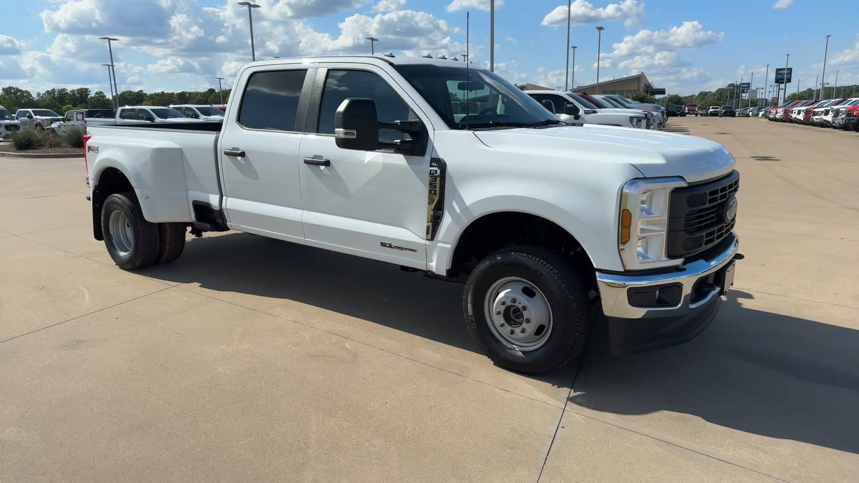 Used 2025 Oxford White Ford XL image 3
