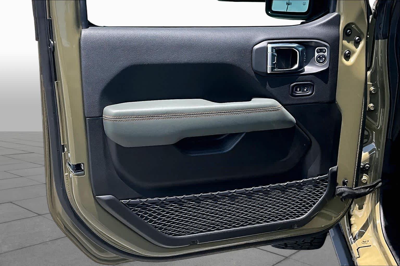 Used 2025 41 Jeep Mojave X image 22