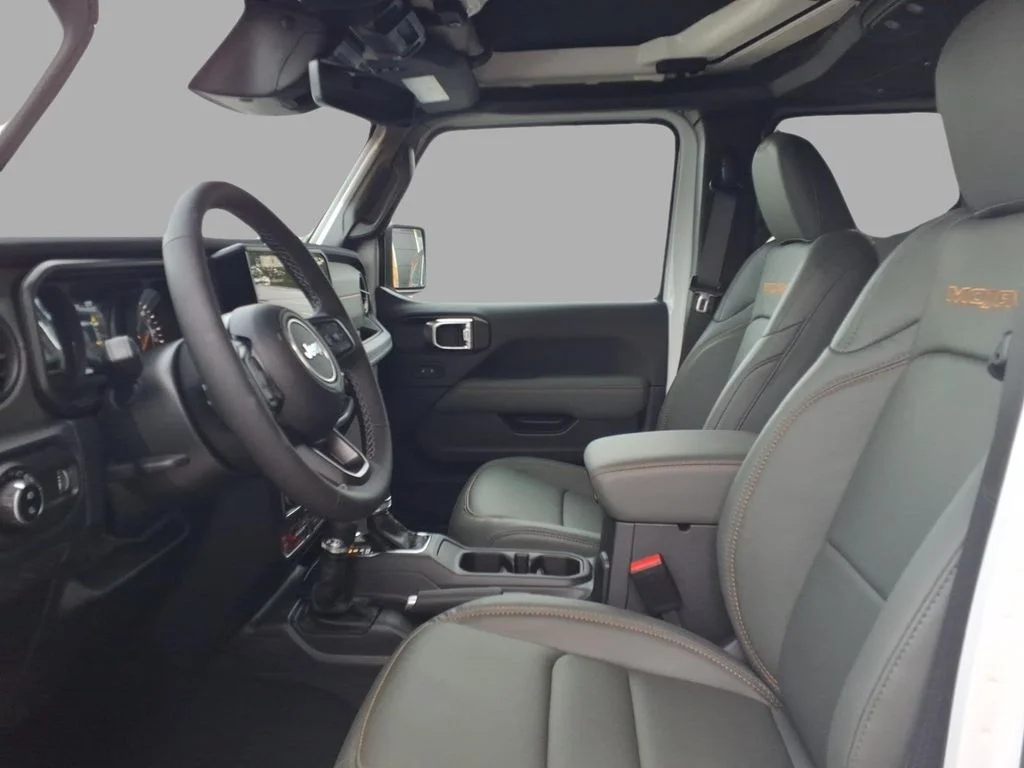 New 2026 Bright White Clear-Coat Exterior Paint Jeep Mojave X image 5