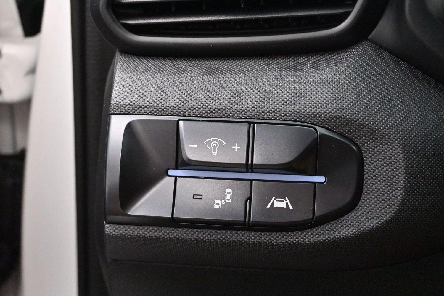 Used 2022 Lunar White Hyundai Base image 26