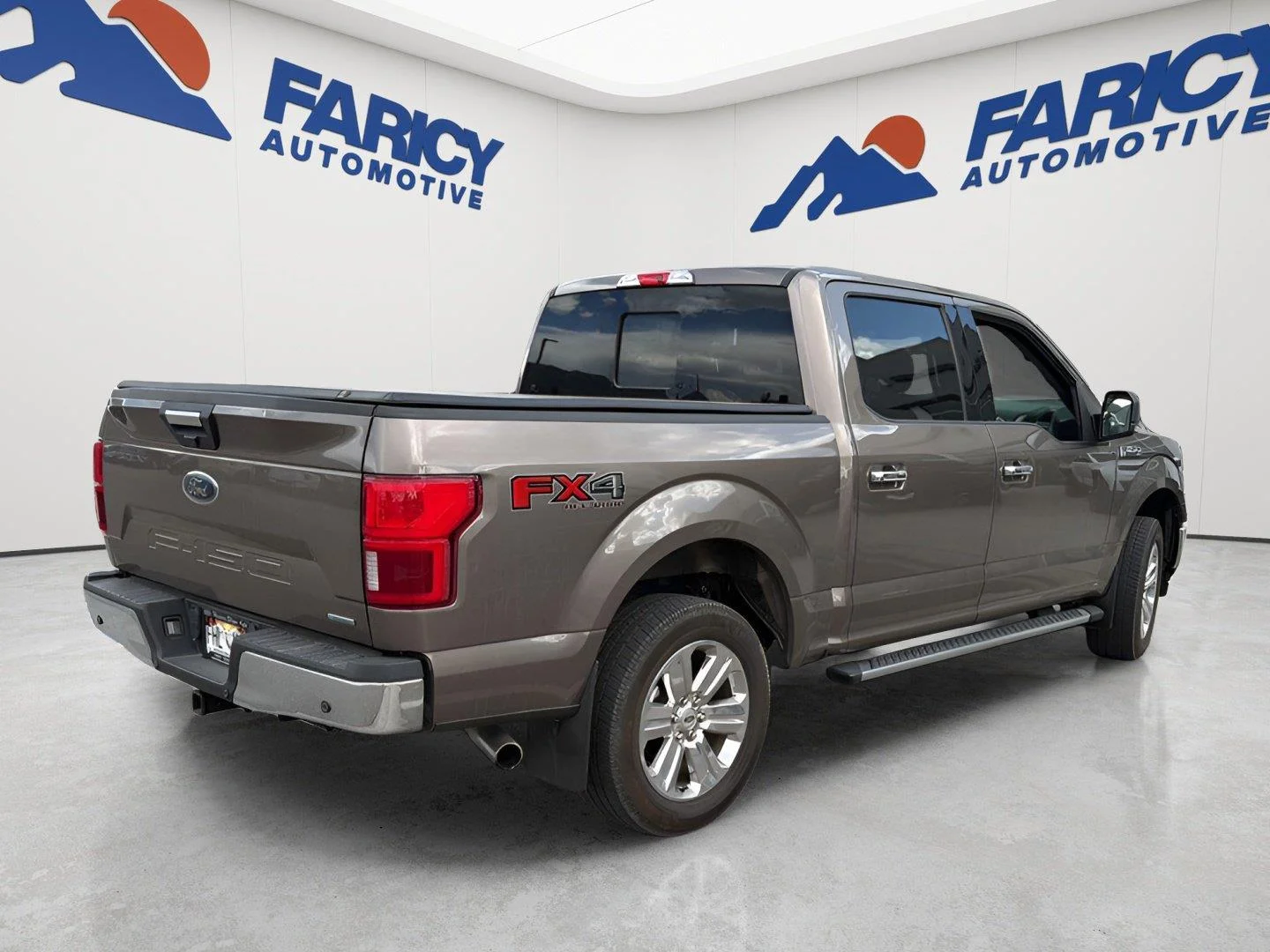 Used 2020 Stone Gray Ford XLT image 3