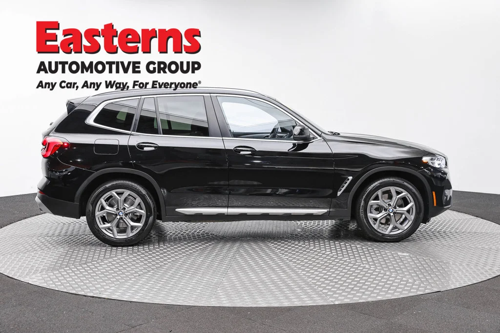 Used 2024 Black BMW xDrive30i image 4