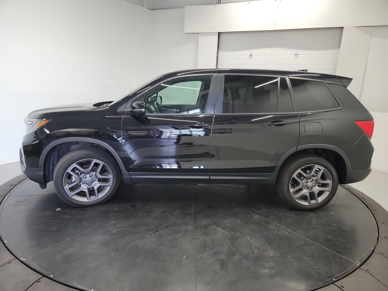 Certified Used 2023 Crystal Black Pearl Honda AWD EX-L image 5